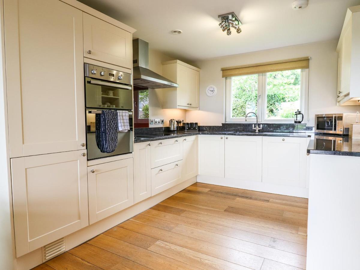 Villa Swandown, 20 Poldon à Chard Extérieur photo